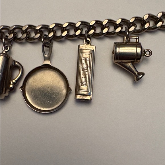 Vintage Women’s Silver-Toned Kitchen-Themed Charm Bracelet - Picture 8 of 13